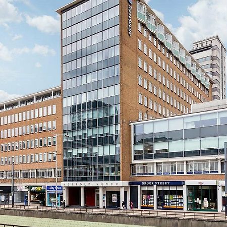 Travelodge Croydon Central Экстерьер фото