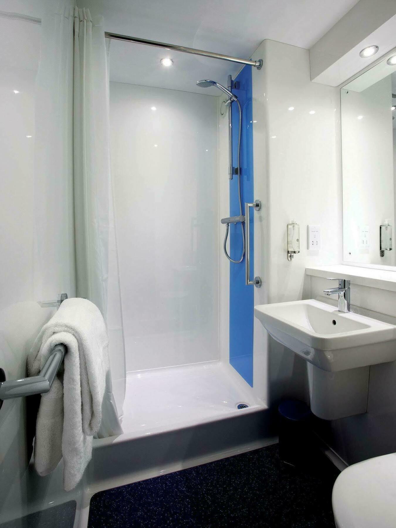 Travelodge Croydon Central Экстерьер фото